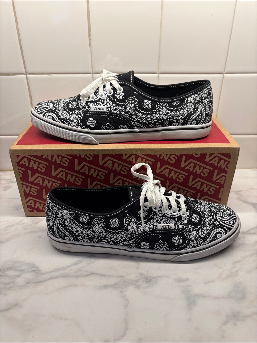 Vans Bandana Print Low-Top Sneakers - Black & White
